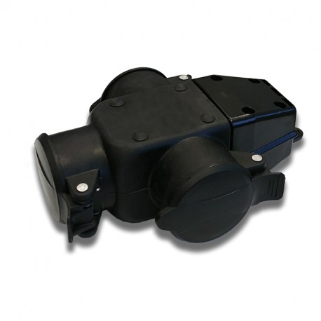 Scame 110.3200 TRIPLE SCHUKO SOCKET 2P+E 16A IP44