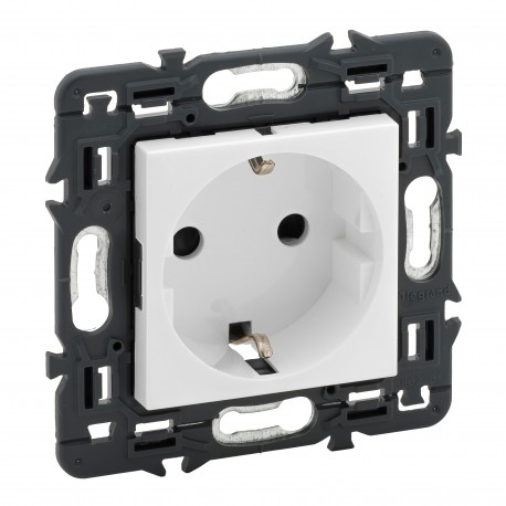 Legrand 741221 VN-2P+T 16A AUTO WHITE