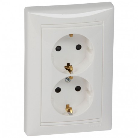Legrand 774427 VL-BASE MBLOC 2X2P+T TORN WHITE